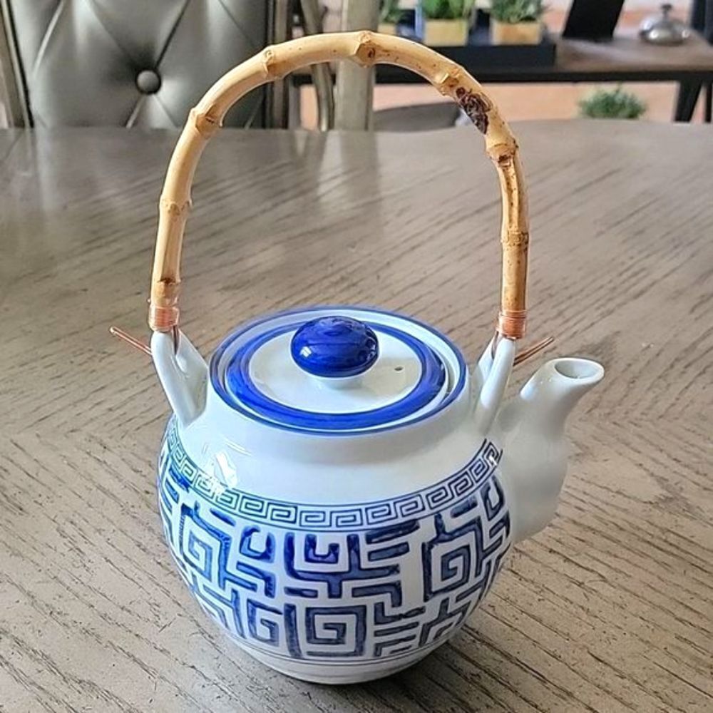 Blue and white porcelain teapot rattan handle with strainer NWT